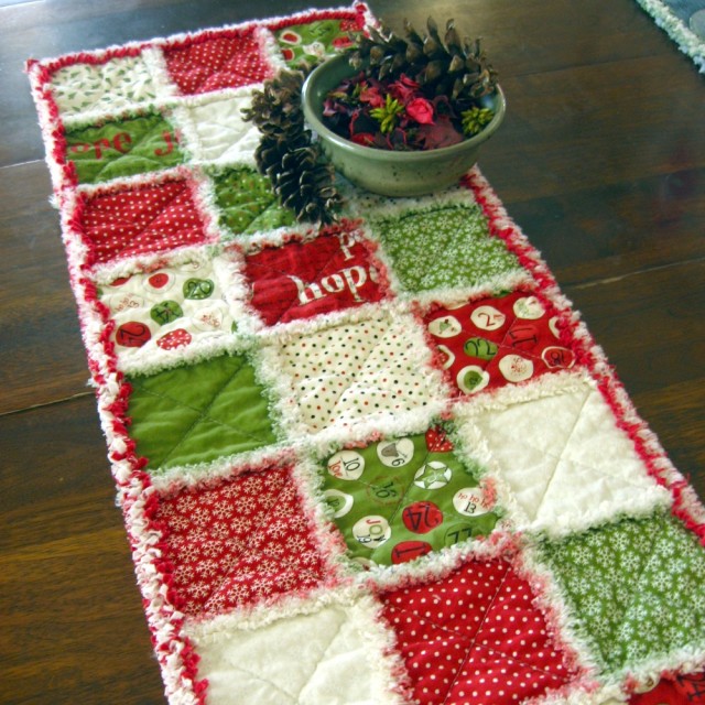 Rag quilted table runner for the holidays